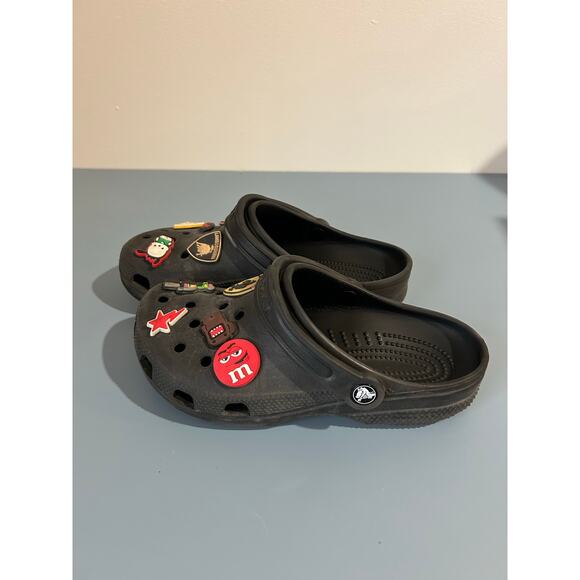 Crocs black womens size 7 mens size 5 including jibbitz - Picture 3 of 6